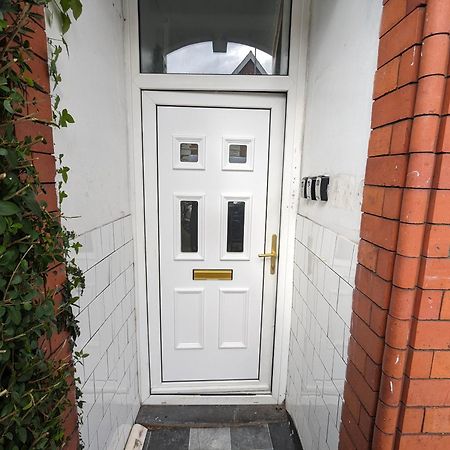 Inner-City Apartments - Basic Amenites Cardiff Exterior foto