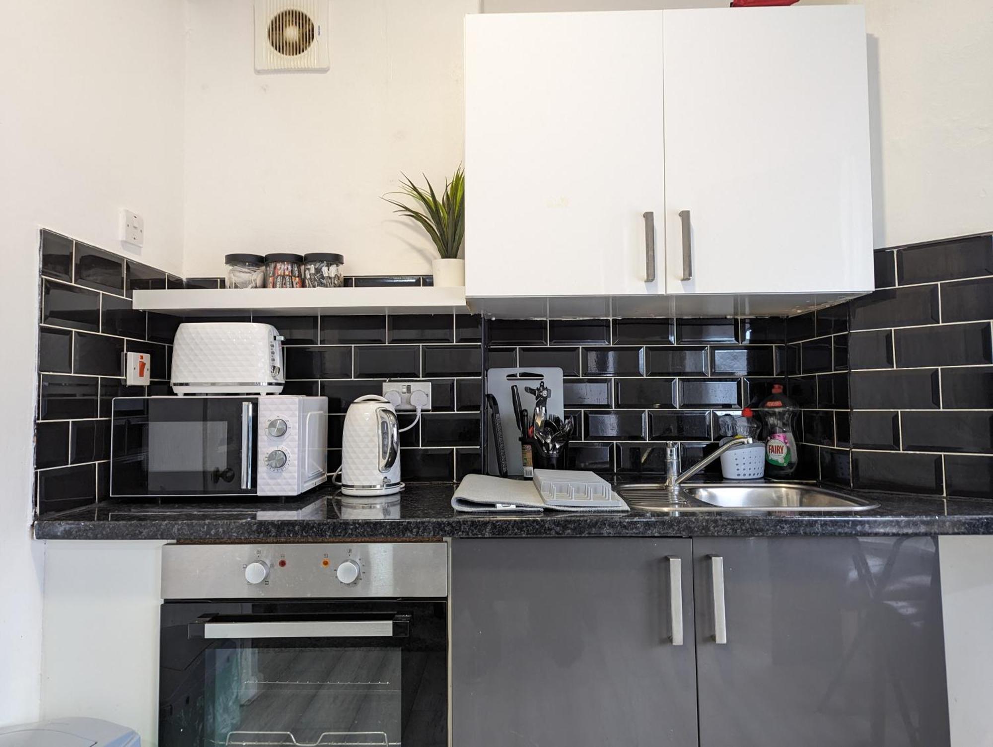 Inner-City Apartments - Basic Amenites Cardiff Exterior foto