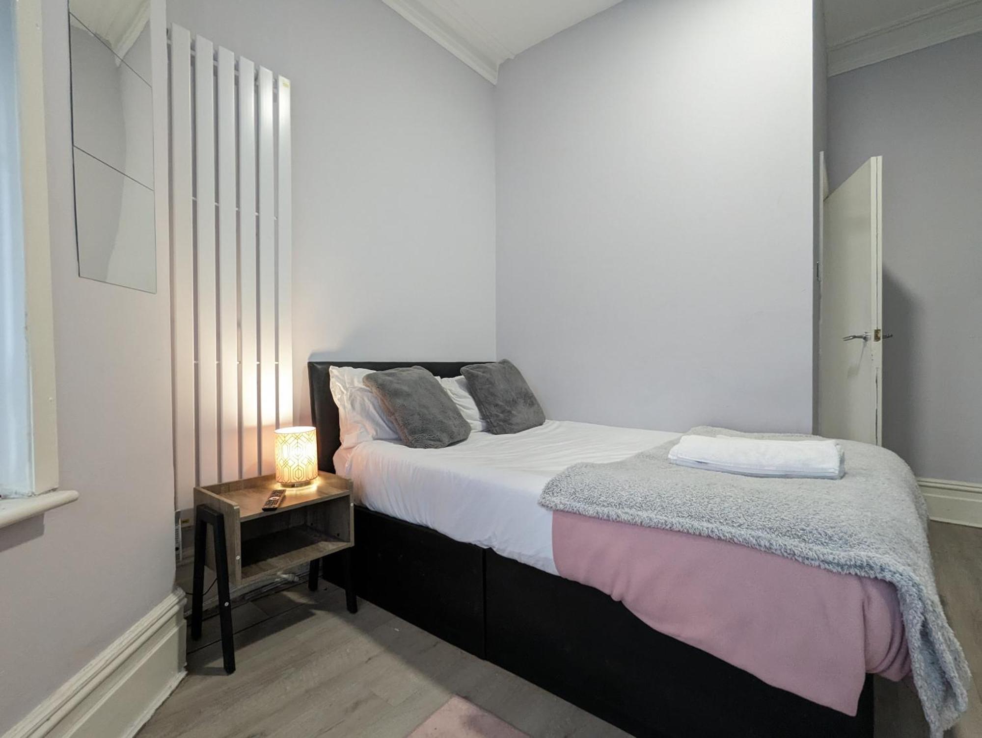 Inner-City Apartments - Basic Amenites Cardiff Exterior foto