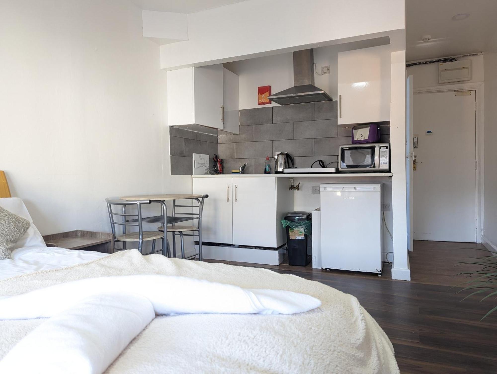 Inner-City Apartments - Basic Amenites Cardiff Exterior foto