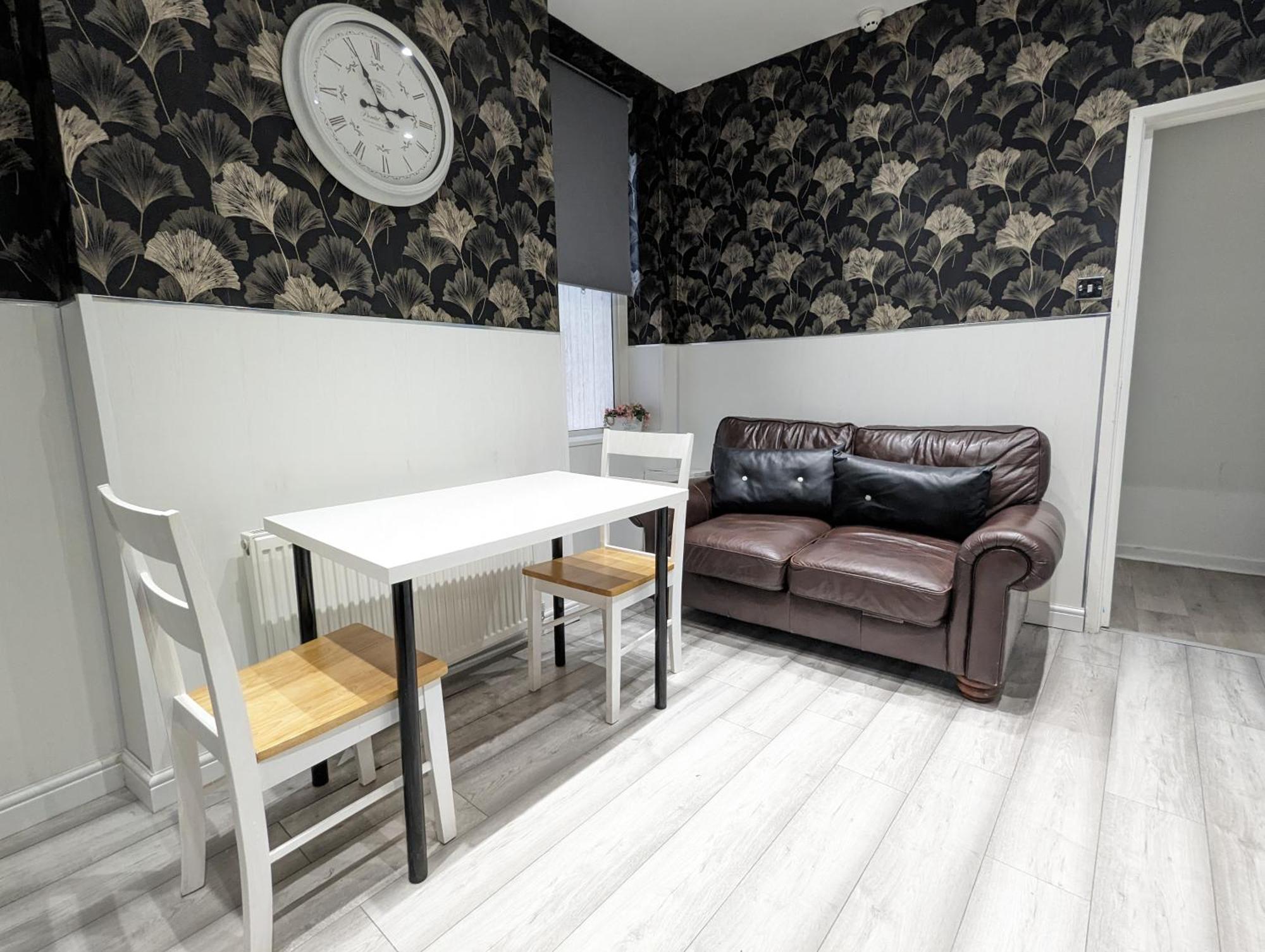 Inner-City Apartments - Basic Amenites Cardiff Exterior foto