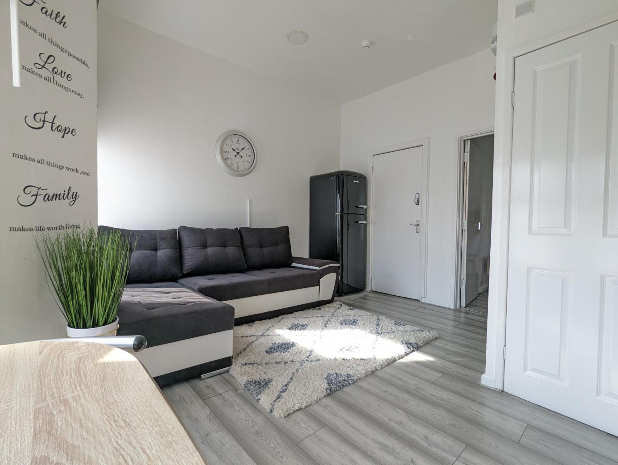 Inner-City Apartments - Basic Amenites Cardiff Exterior foto