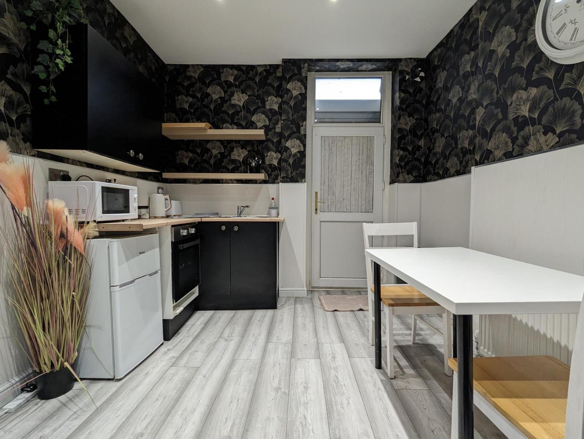 Inner-City Apartments - Basic Amenites Cardiff Exterior foto