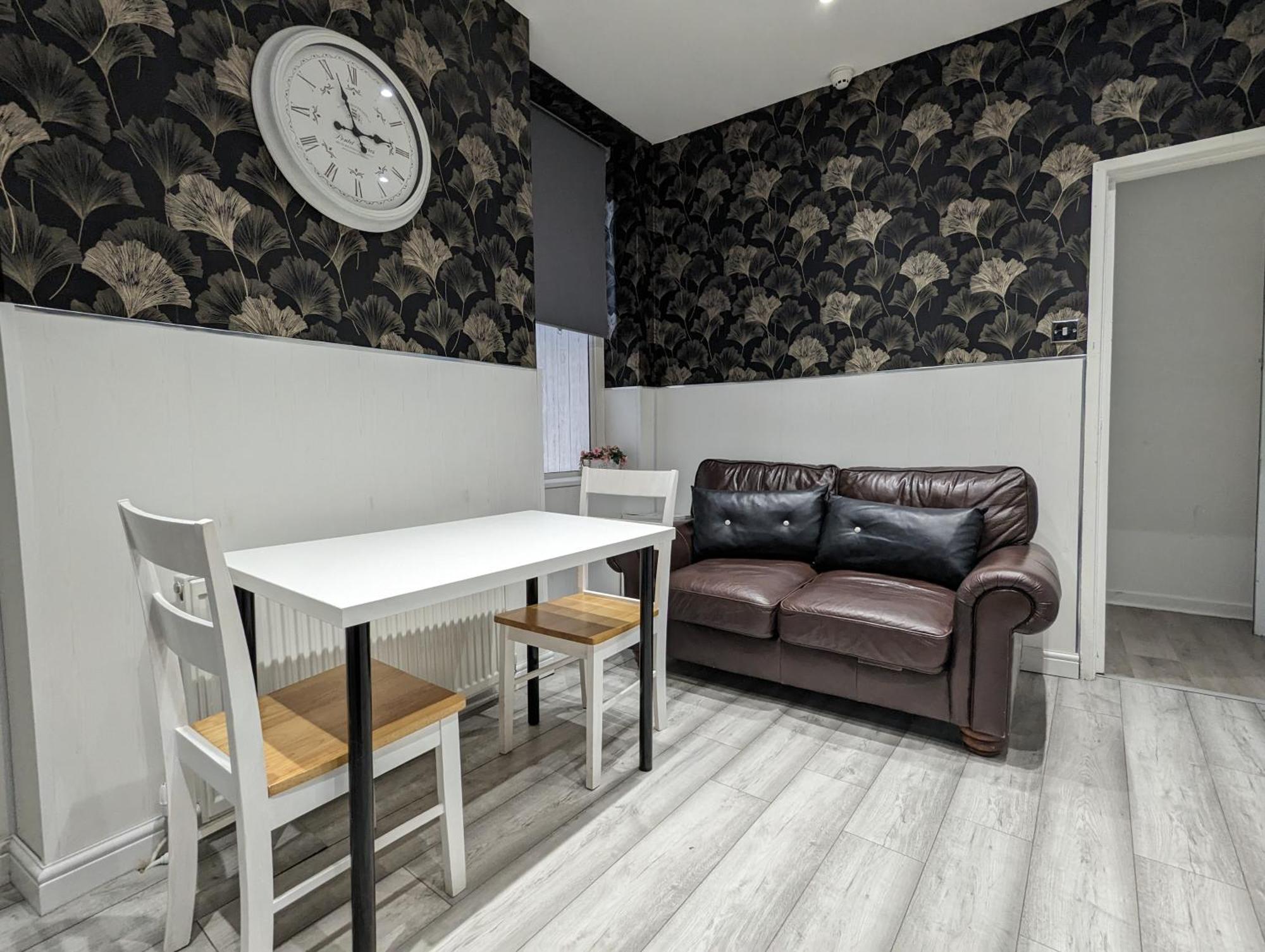 Inner-City Apartments - Basic Amenites Cardiff Exterior foto