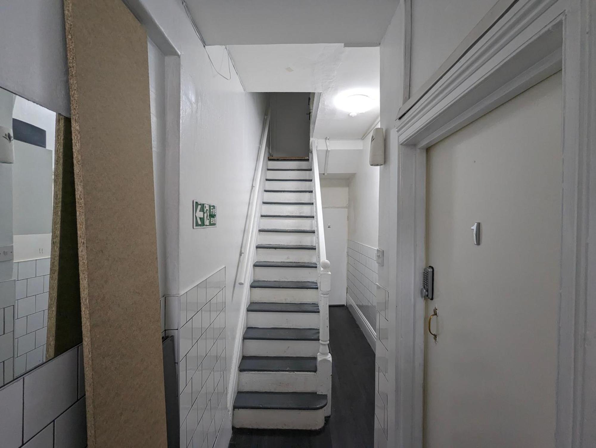 Inner-City Apartments - Basic Amenites Cardiff Exterior foto