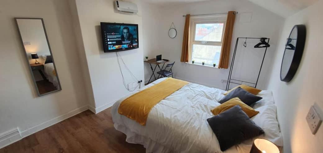 Inner-City Apartments - Basic Amenites Cardiff Exterior foto