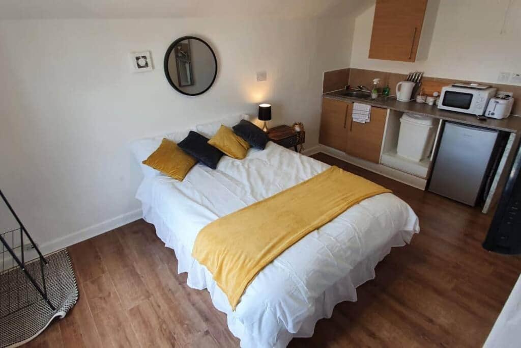 Inner-City Apartments - Basic Amenites Cardiff Exterior foto